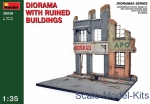 MA36036 Diorama with ruined buildings
