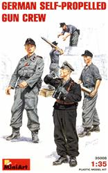 MA35008 German selfpropelled gun crew