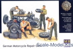 MB3560 German Motorcycle Repair Crew