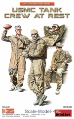 MA37049 USMC Tank crew at rest