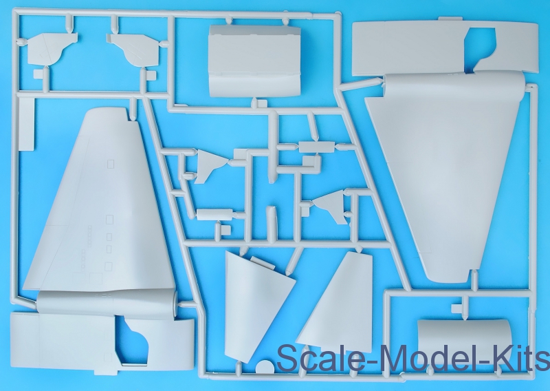 Revell Canberra PR.9 plastic scale model kit in 172 scale (RV04281