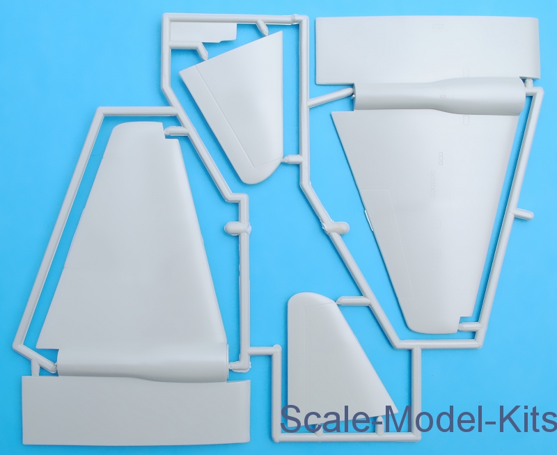 Revell Canberra PR.9 plastic scale model kit in 172 scale (RV04281